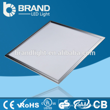 El precio bajo de fábrica 600x600 plateó la iluminación plana del techo del panel llevada, luces llevadas del panel el techo abajo de la luz